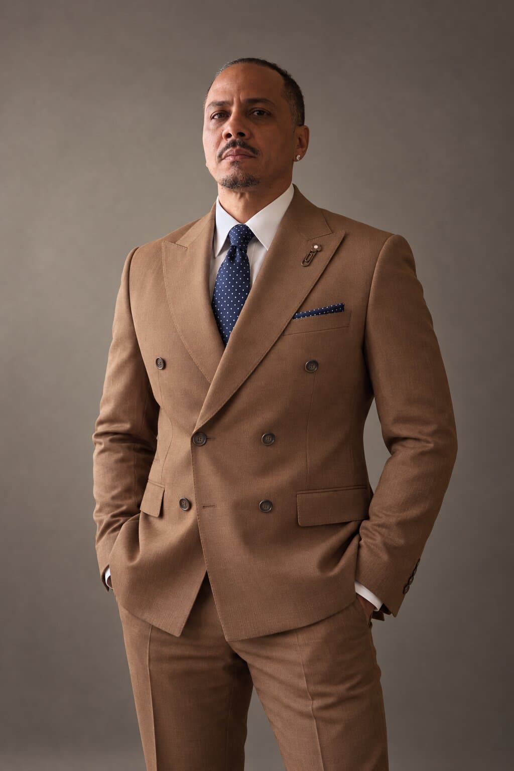 Dorian Caramel worn