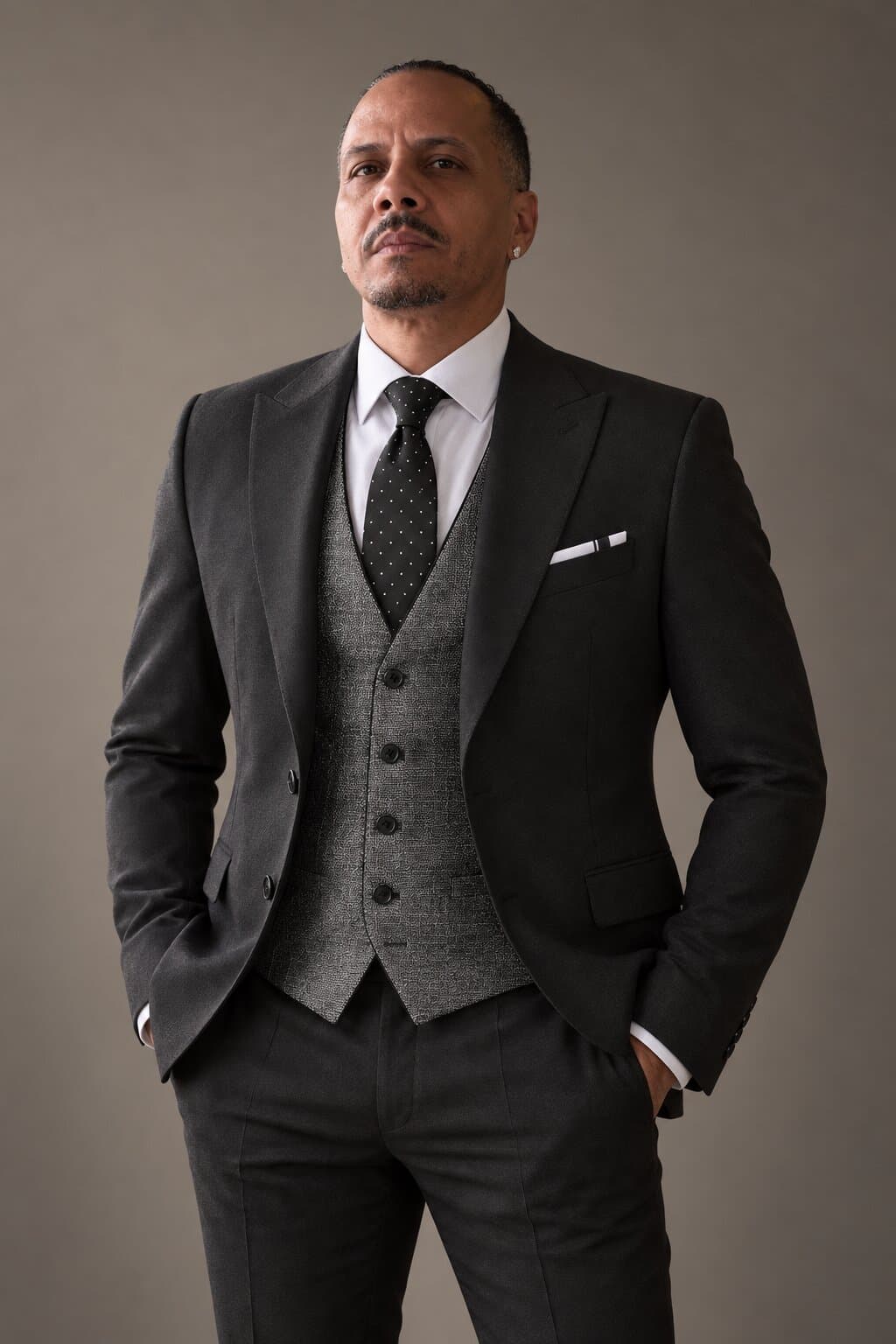 Valen Textured Black worn